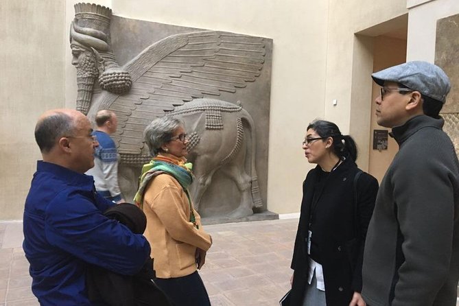 1h30 - Louvre Highlights optional 'families with kids' - Eng/Esp - Easy Meeting Point and Logical End Inside the Museum