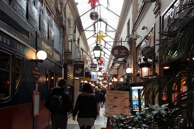 1st Day in Paris Discovery Private Tour: 'How-to' Orientation & Sightseeing Fun! - Optional Visit to Montmartre