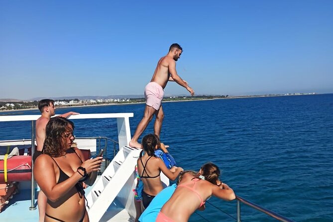 2.5 hour Glass Bottom Boat Trip, Snorkeling, Sliding and Fun - Tasty Snacks and Refreshments During the Trip