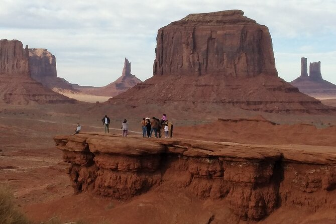 2.5 Hours Monument Valley Historical Sightseeing Tour by Jeep - Navajo Cultural Demonstrations and Storytelling