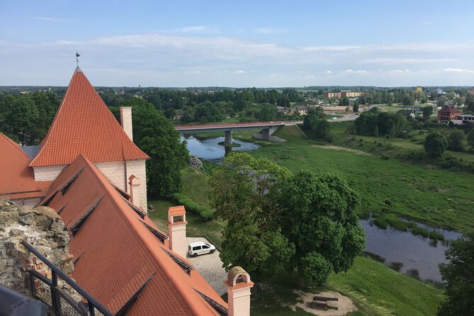 2 countries! Hill of Crosses, Rundale Palace and Bauska castle - Key Points