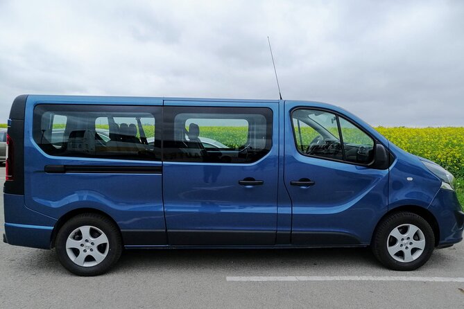 2 countries! Hill of Crosses, Rundale Palace and Bauska castle - Logistics and Group Experience