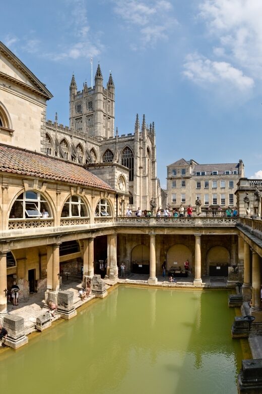 2-Day Cotswolds, Bath & Stonehenge Tour - Visiting the Mysterious Stonehenge