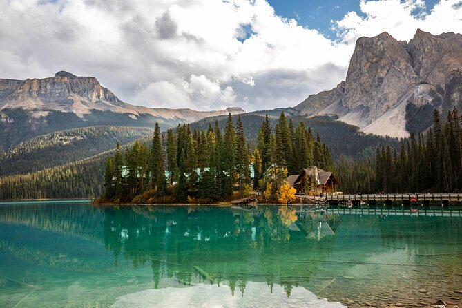 2-Day Lake Louise, Moraine Lake & Columbia Icefield Rockies Tour - Transportation and Group Size