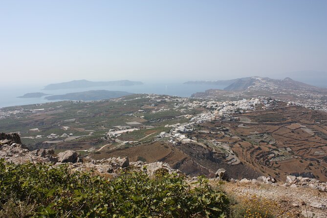 2-Day Santorini Bus Tour with Volcanic Cruise - Visiting Thirassia for a Traditional Village Experience