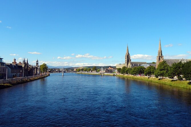 2 Days on the Loch Ness Canal of Caledonia and the Highlands - Key Points