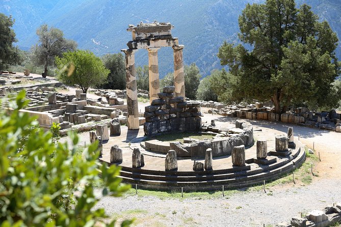 2 Days Private Tour: Delphi & Meteora - Scenic Drive through Greek Countryside to Kalabaka