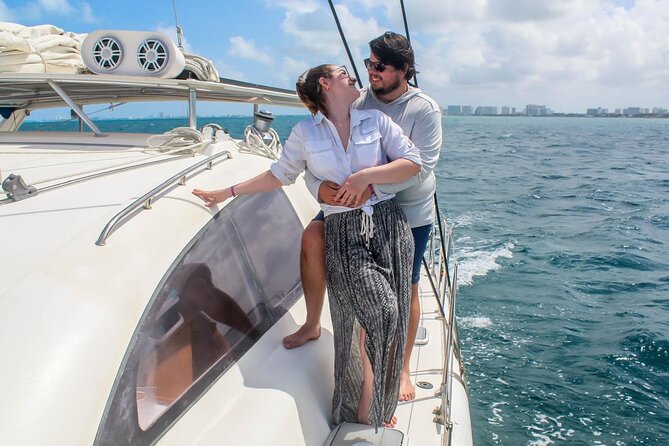 2 EN 1 Isla Mujeres Catamaran with Open Bar from Cancun - Exploring Isla Mujeres During the 40-Minute Free Time
