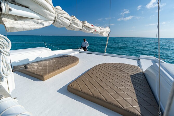 2 EN 1 Isla Mujeres Catamaran with Open Bar from Cancun - Drinks and Snacks: Unlimited Refreshments on Board