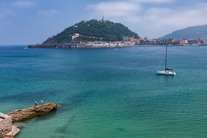 2 h Privated Sail Sebastian Tour or Sunset - A Private 2-Hour Sailing Tour in San Sebastián for Stunning Bay Views