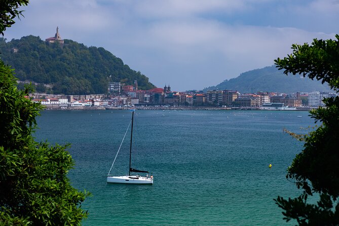 2 h Privated Sail Sebastian Tour or Sunset - Departure Point and Easy Access from San Sebastián