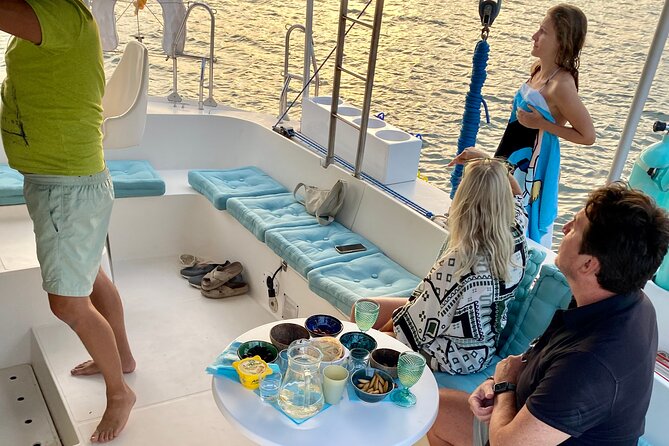 2 hour Catamaran Boat Tour - The Best Time for a Sunset or Day Trip