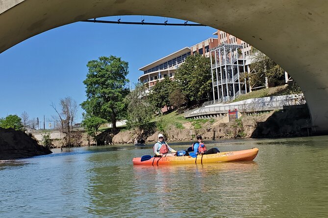 2-Hour Downtown Houston Skyline Paddleboard and Kayak Rentals - Explore Houston’s Skyline from Buffalo Bayou with Paddleboard and Kayak Rentals