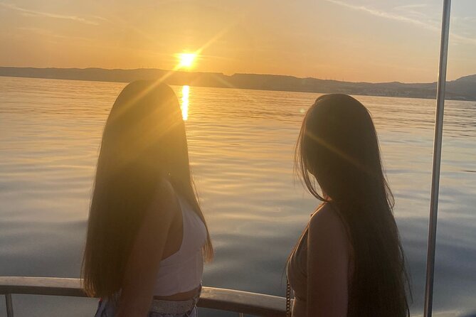 2-hour excursion in search of dolphins/drinks and snacks - Dolphin Sightings: A Possible Magical Moment