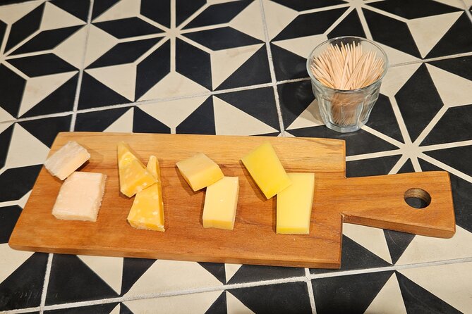 2 hour food tasting Tour in Amsterdam Group Tour - Cheese Tasting and a Historic Brown Bar at Spui