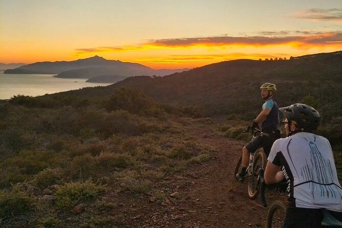 2-Hour Magical E-bike Tour at Sunset in Capoliveri - The Experience with Guides and Group Dynamics