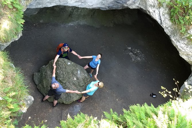 2-Hour Private Hiking Tour Helenental Castles Hike from Vienna - Practical Details: Meeting Point and Duration