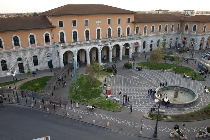 2-Hour Small-Group Walking Tour of Pisa Off The Beaten Path - Visiting Piazza dei Cavalieri and Renaissance Architecture