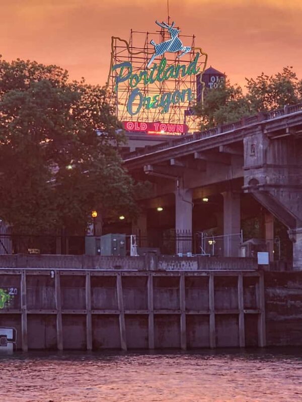 2-Hour Sunset River Cruise on the Willamette River - Key Points