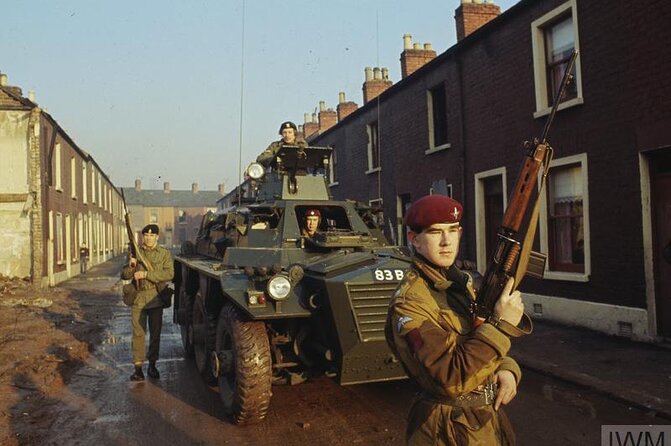 2 Hour Terror and Mural History Belfast taxi Private Tour - Murals on Falls Road: Art as Political Expression