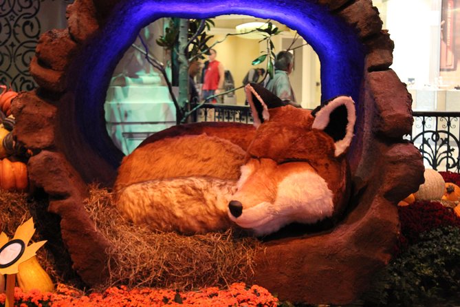 2-Hour Vegas Strip Walking Tour with Photos,Champagne & Vintage Vegas Goody Bags - The Value of a Short but Complete Vegas Tour