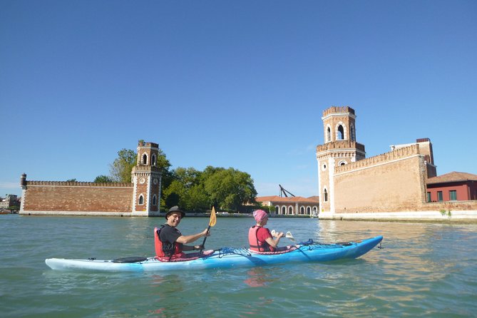 2 Hour Venice Canal Kayak Tour - Premium experience by day - Key Points