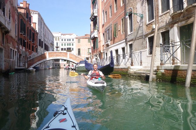 2 Hour Venice Canal Kayak Tour - Premium experience by day - How the Venice Canal Kayak Tour Combines Exploration and Expertise