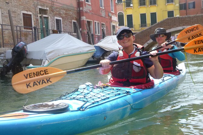 2 Hour Venice Canal Kayak Tour - Premium experience by day - Who Should Consider This Tour: Experience and Physical Requirements