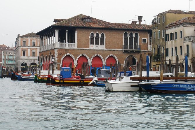 2-hour Venice Guided Walking Tour with Gondola ride - Visiting the Rialto Market and Its Famous Fish and Fruit Stalls