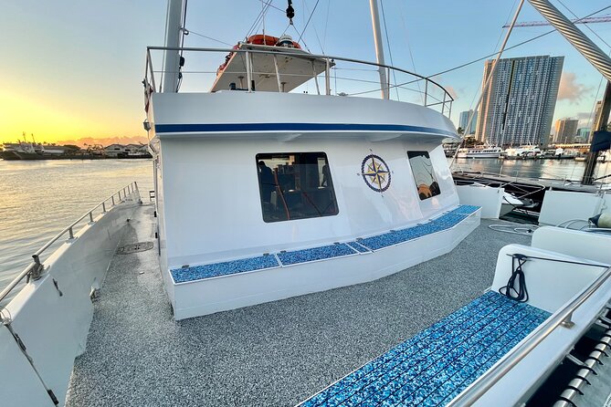 2 Hour Waikiki Whale Watching Cruise from Oahu - The Crew and Guide Expertise