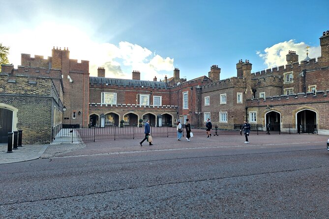 2 Hour Walking Tour from Buckingham Palace to Big Ben - The Historic Coronation Site at Westminster Abbey