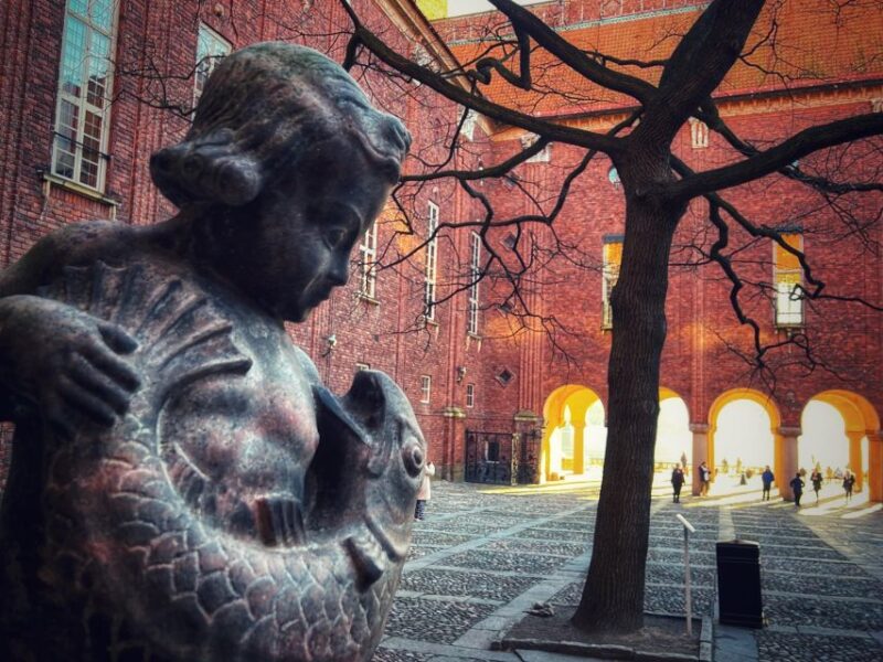 2-Hour Walking Tour in Stockholm - The Guide’s Style and Experience