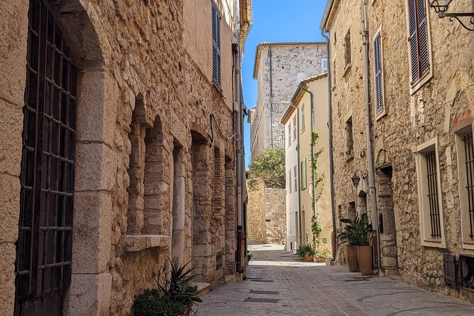 2 Hour Walking Tour in the Old Town of Antibes - Le Nomade: A Photo Spot with Stunning Views