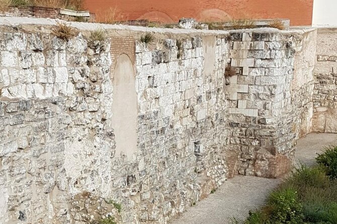 2-Hour Walking Tour on the History of Islamic Medieval Madrid: the origins - Exploring the Arab Wall and Its Remains