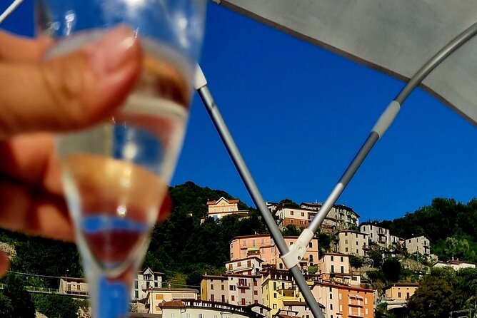 2 Hours and 30 Minutes Private Tour Lake Como - Visiting Lakeside Villas and Luxury Estates