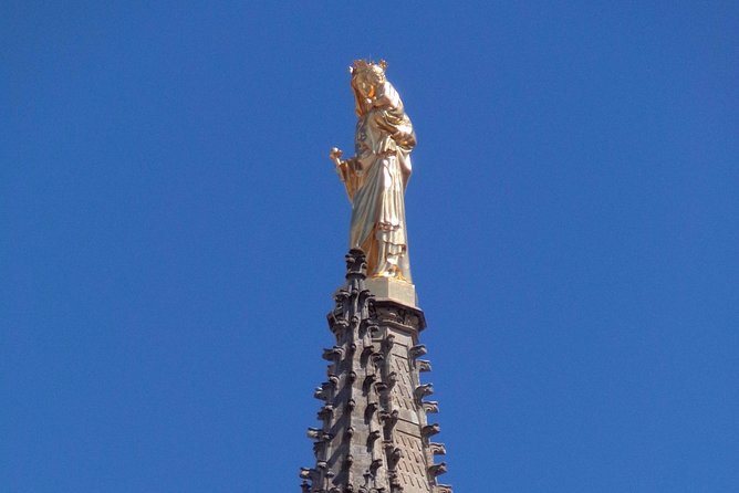2 hours - Bordeaux Private tour with a native guide - The Tour Starts at Bordeaux’s Historic Cathedral