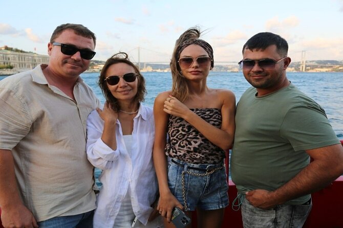 2 Hours Bosphorus Cruise Boat Tour in Istanbul - Guide and Commentary: Variable Experiences