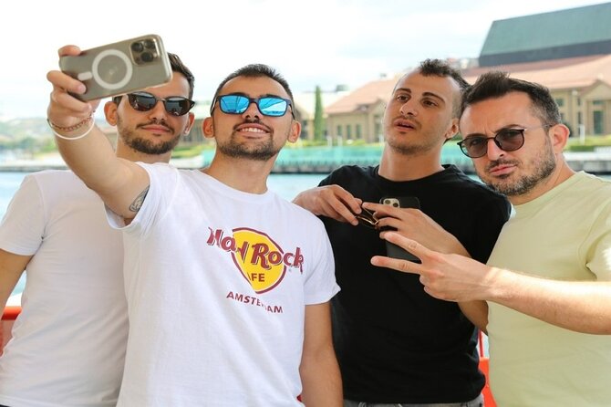 2 Hours Bosphorus Cruise Boat Tour in Istanbul - Onboard Amenities and Comfort