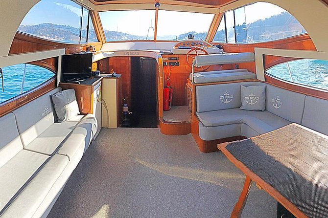 2 - Hours Bosphorus Yacht Cruise - Onboard Amenities and Customization Options