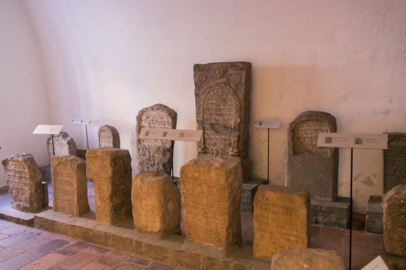 2 Hours Buda Castle Walking Tour - Walk with a Historian - Visiting Buda Castle and Its Surroundings