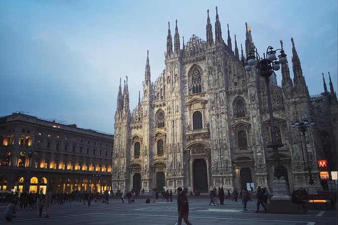 2-hours Duomo of Milan guided experience with entrance tickets - Practical Aspects: Booking, Group Size, and Accessibility