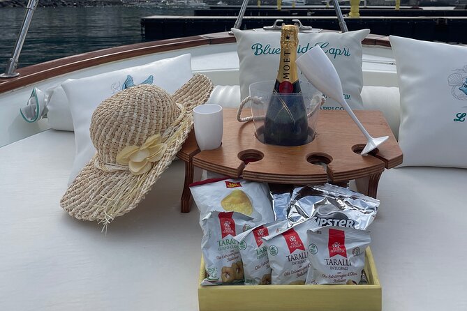 2 Hours Guided Sunset Tour of the Island of Capri with Aperitif - Visiting the Most Luxurious Cove on the Island