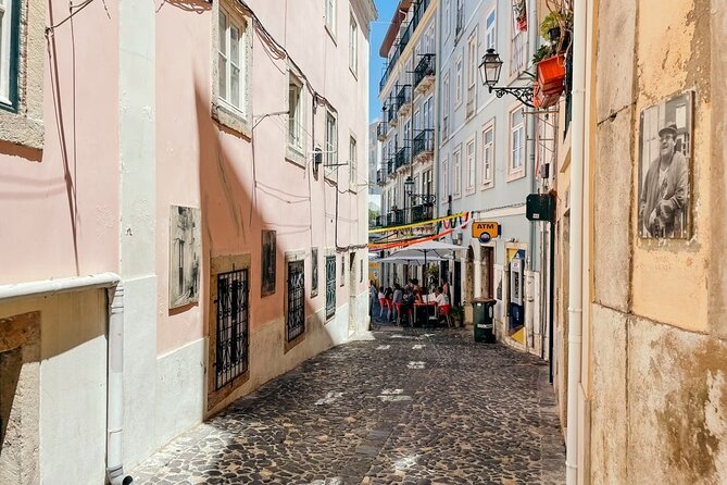 2 Hours Private Hills Historical Tour in Lisbon - Exploring the Heart of Alfama at Largo do Chafariz de Dentro