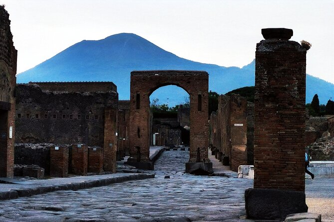 2 Hours Private Tour in Pompeii with Archaeologist - Key Points