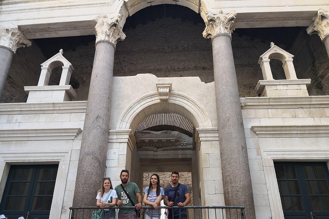 2 Hours Split Walking tour with free food tasting - Walking Through the Main Entrance: The Golden Gate
