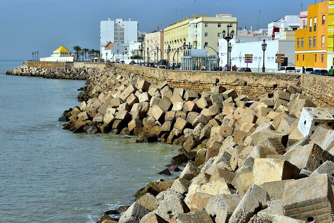 2 Hours Tour around Cádiz: History, anecdotes and curiosities - Discovering Cádiz Cathedral and Its Construction