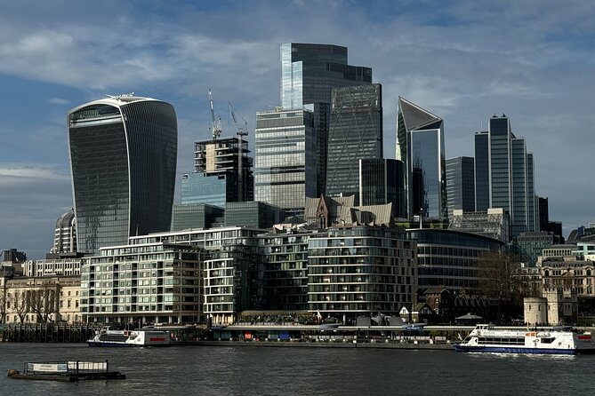 20 Major London Attractions - Guided Tour With Video and Photos - Trafalgar Square and Its Artistic Backdrop