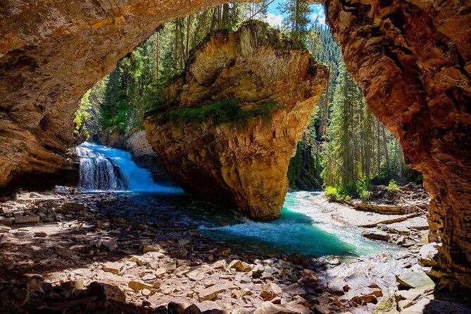 2025 Winner-Lake Louise Moraine Lake Johnston Canyon Banff Town - Starting in Calgary or Canmore for a Taste of Banff