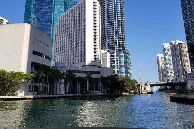 24 Ft Miami Bay: Private Boat, Gas Included , 8 people, Captained - Flexible Booking and Cancellation Options