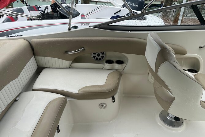 24 Ft Miami Bay: Private Boat, Gas Included , 8 people, Captained - Frequently Asked Questions